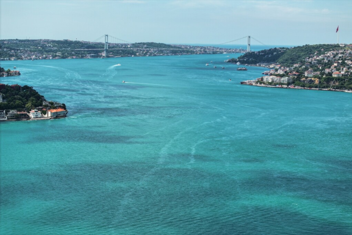 Yârim İstanbul, gel öpeyim gerdanından