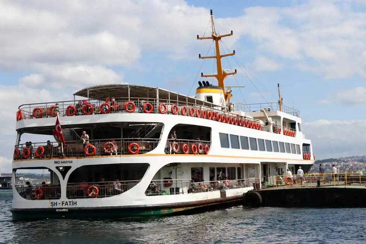 Bir vapur, üç deneyim: İstanbul Arası